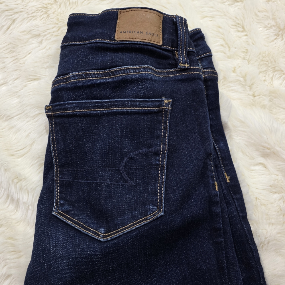 American Eagle Outfitters Women's Dark Blue Jeans.